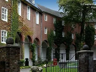 Parkhotel Schweizerhaus 3*